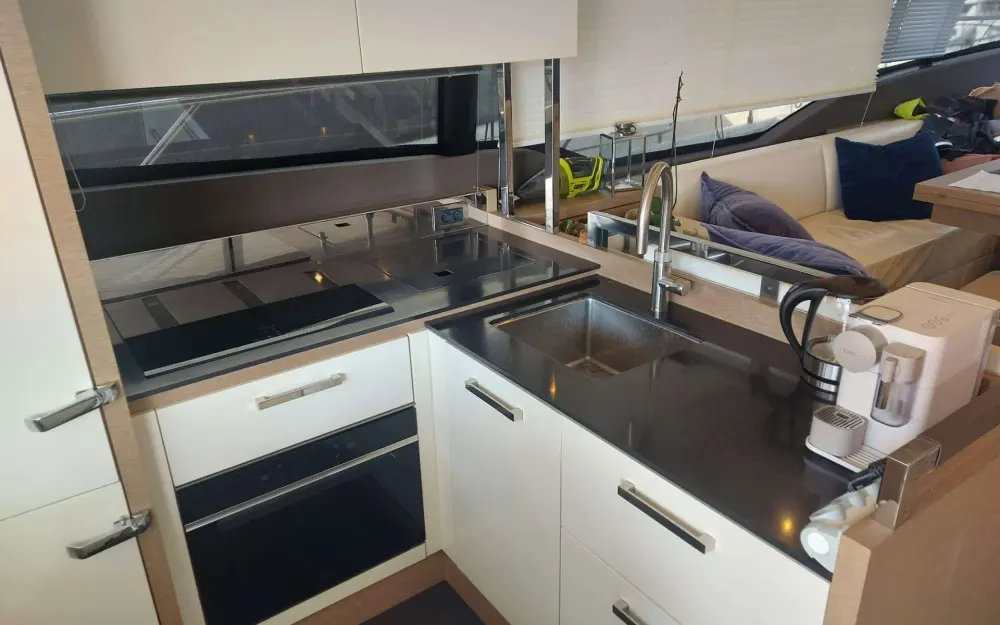 slider 6 Jeanneau Prestige 630