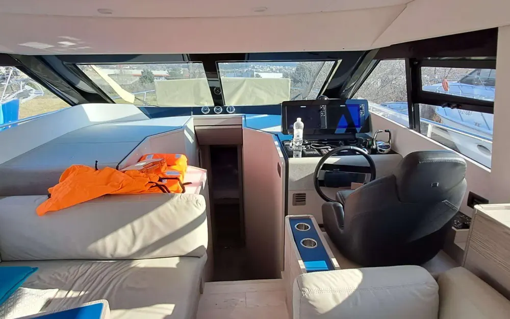 slider 5 Ferretti  500