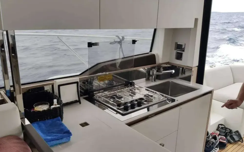 slider 2 Jeanneau Prestige 460 Fly