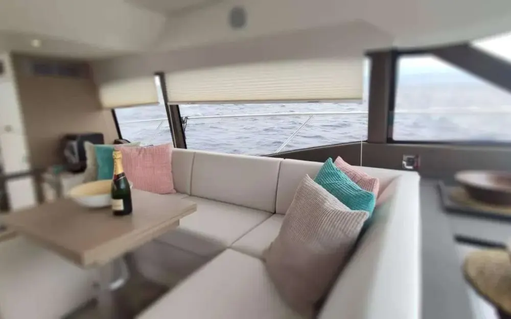 slider 6 Jeanneau Prestige 460 Fly
