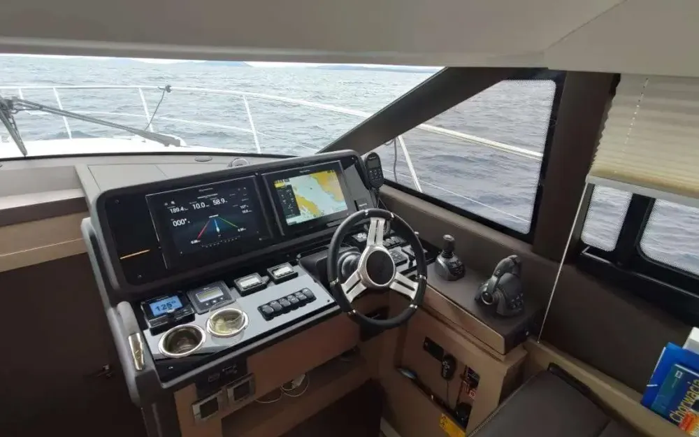 slider 7 Jeanneau Prestige 460 Fly