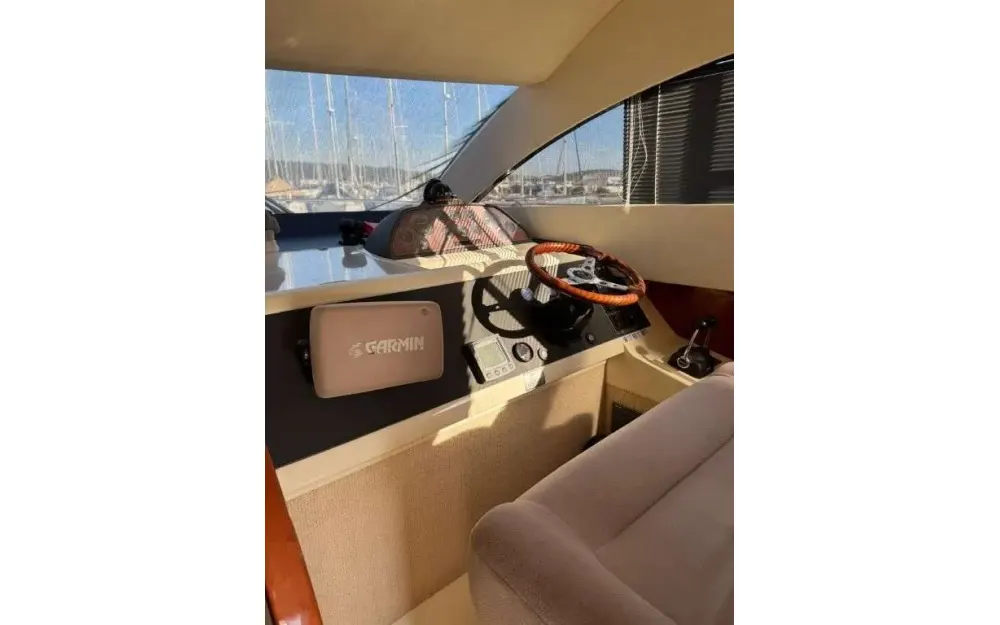 slider 8 Fairline Phantom 40