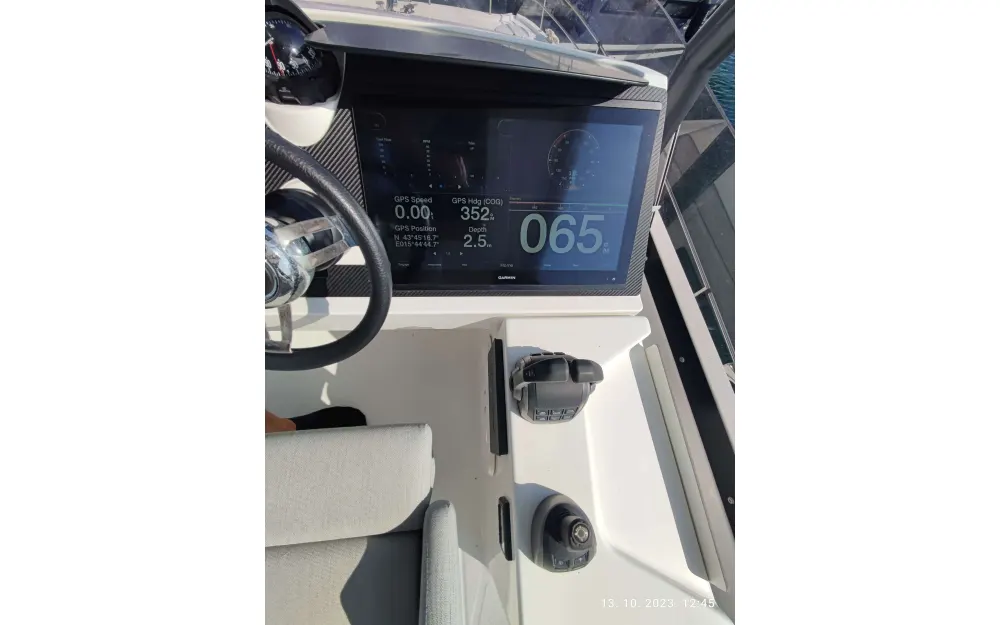 slider 23 Fountaine Pajot My 44