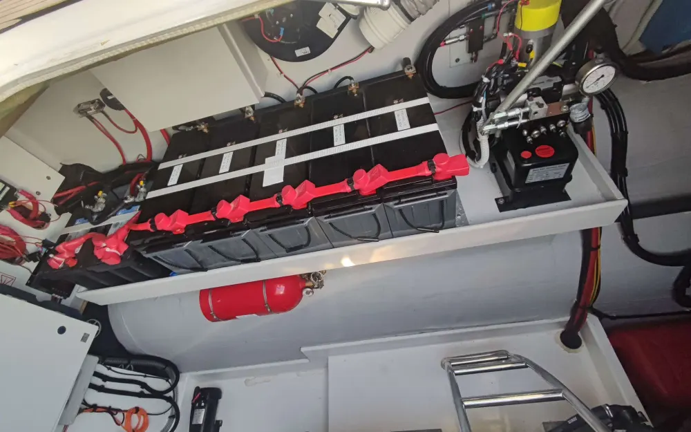 slider 25 Fountaine Pajot My 44