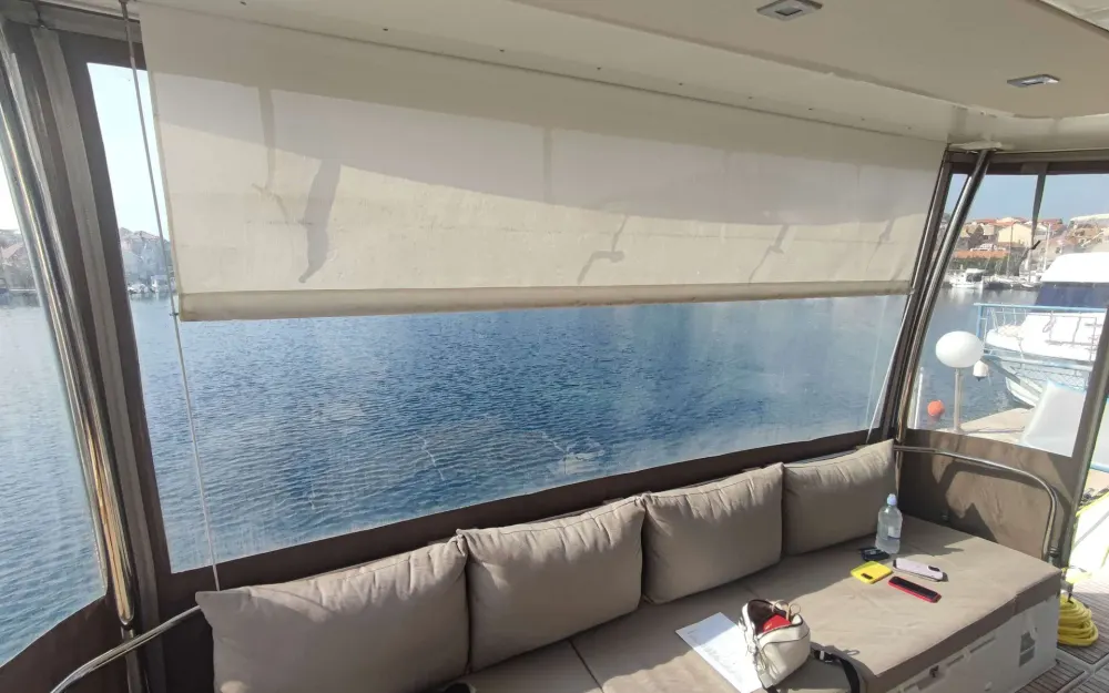 slider 26 Fountaine Pajot My 44