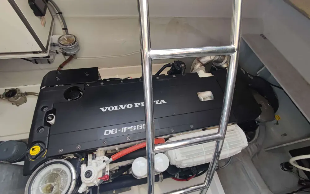 slider 2 Fountaine Pajot My 44