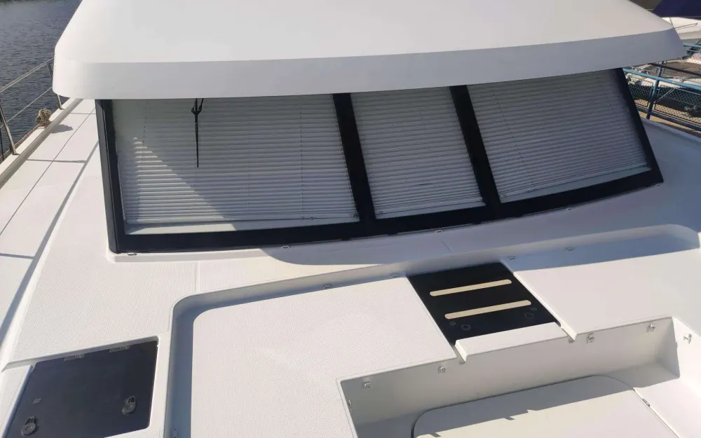 slider 29 Fountaine Pajot My 44