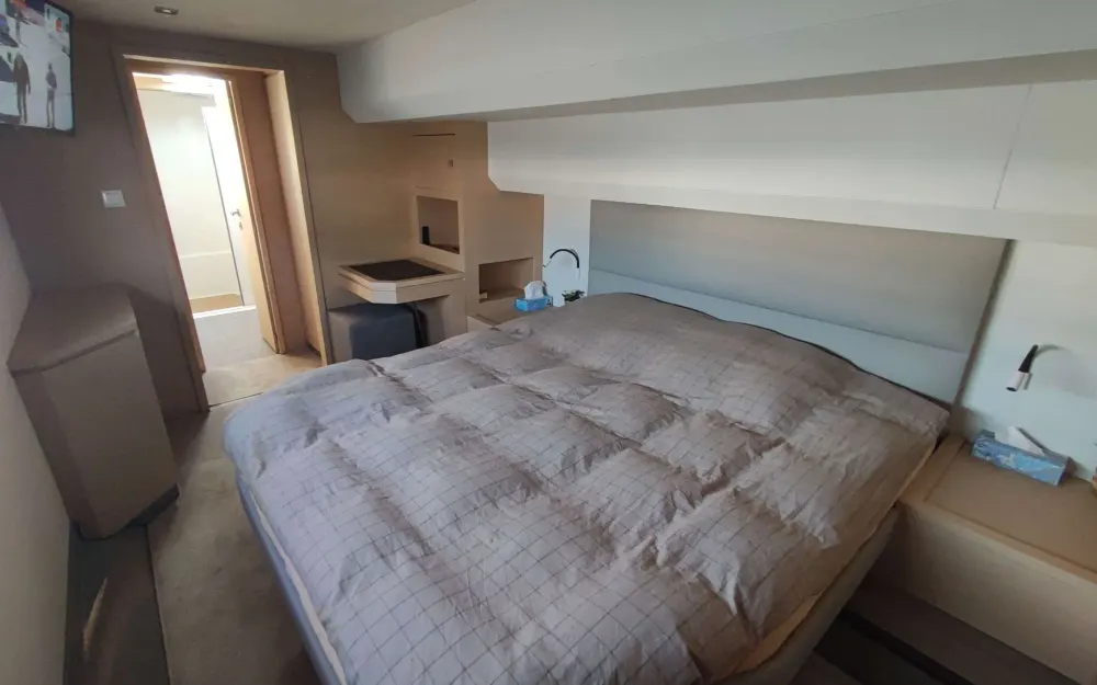 slider 3 Fountaine Pajot My 44