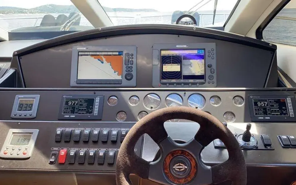 slider 10 Sunseeker Predator 72