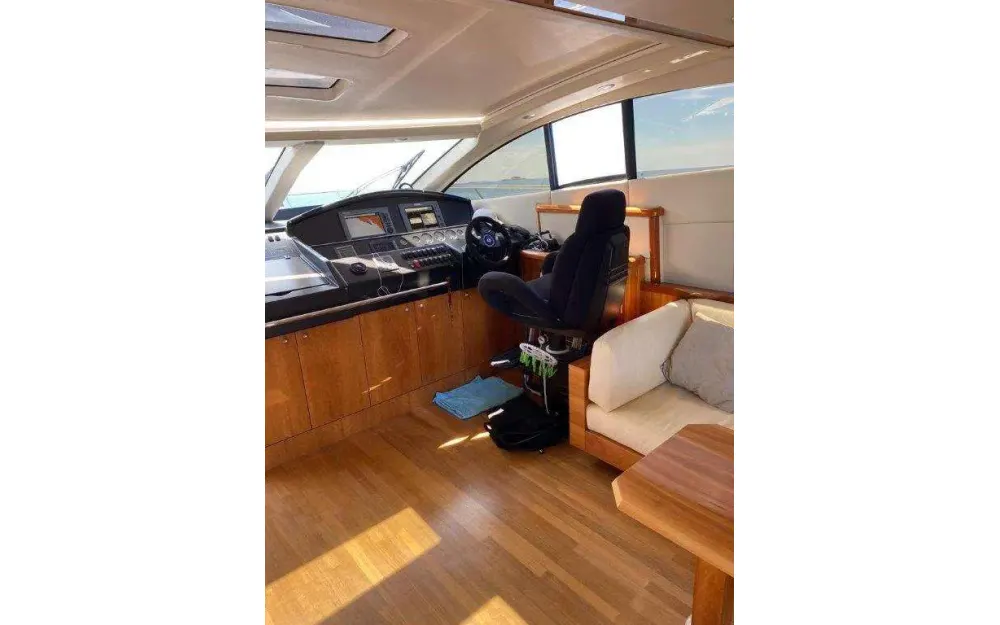 slider 11 Sunseeker Predator 72