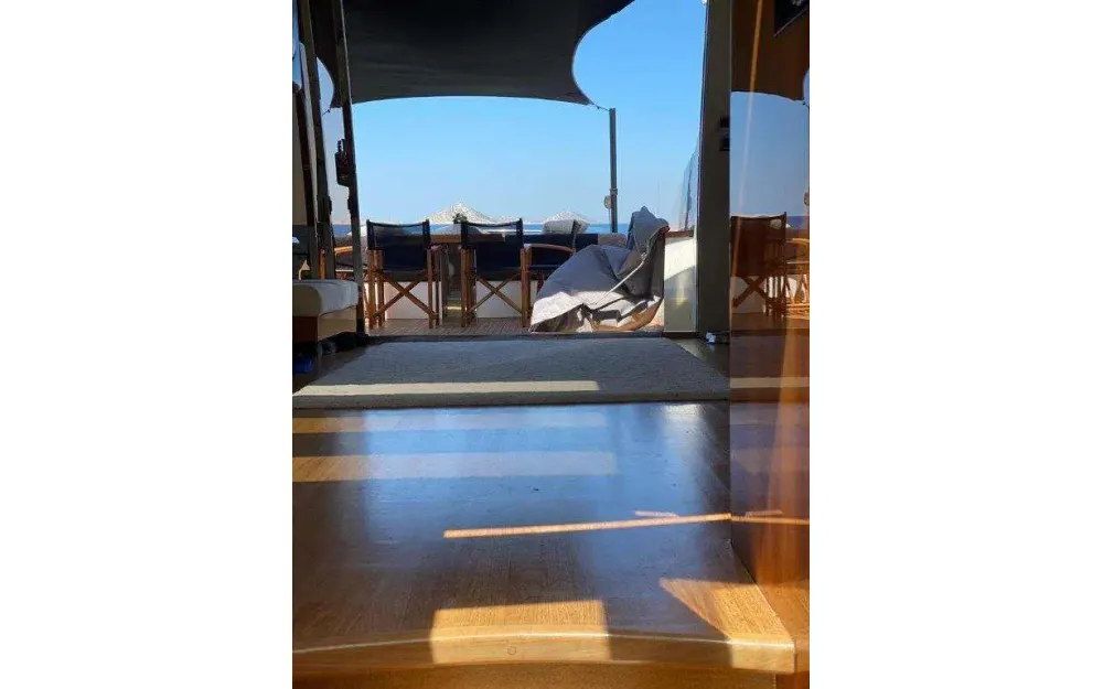 slider 13 Sunseeker Predator 72
