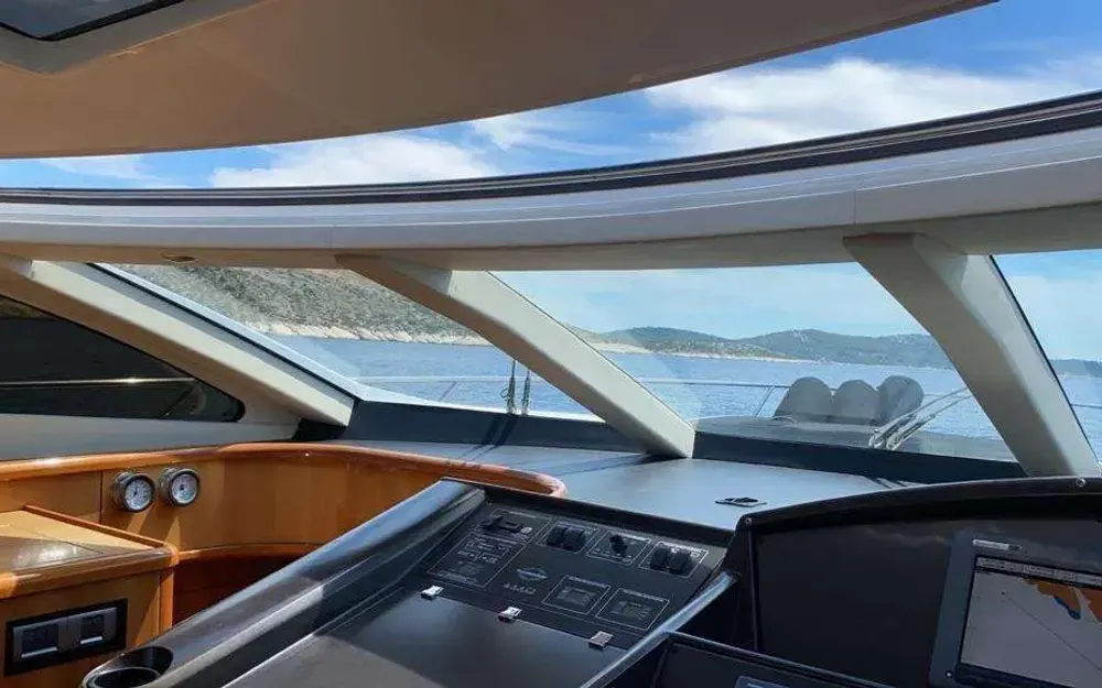 slider 1 Sunseeker Predator 72