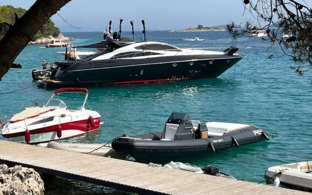 slider 6 Sunseeker Predator 72