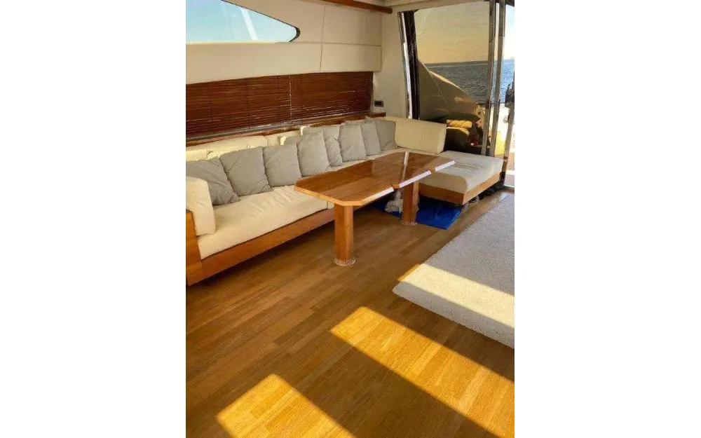 slider 8 Sunseeker Predator 72