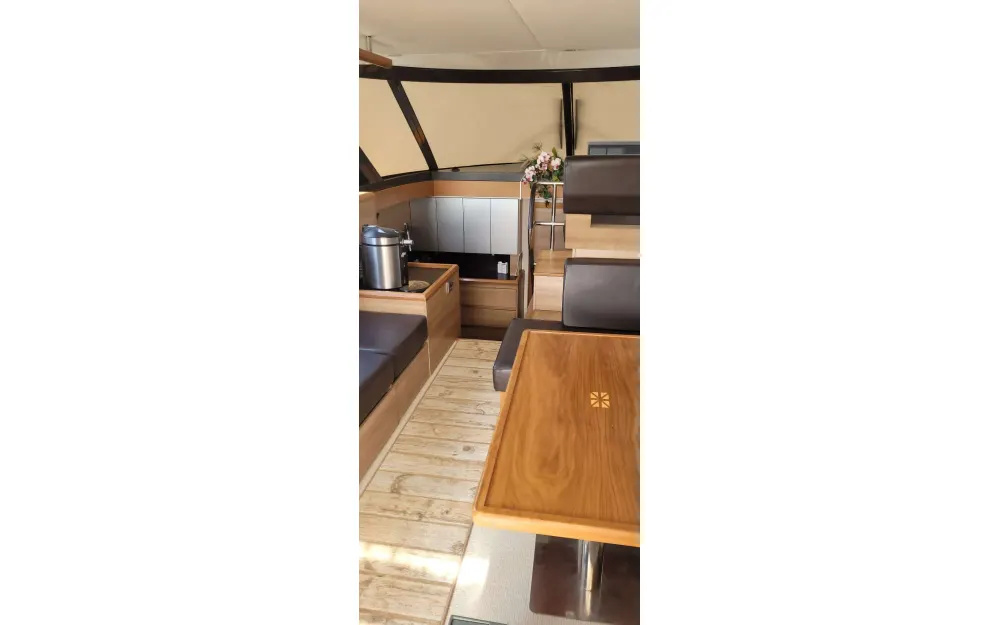 slider 12 Sealine  F 42