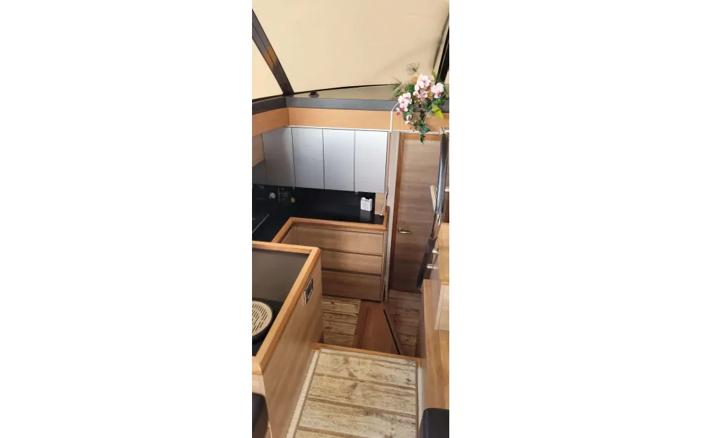 slider 16 Sealine  F 42