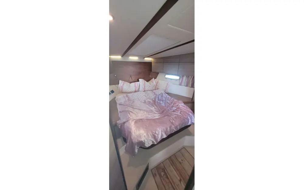 slider 3 Sealine  F 42