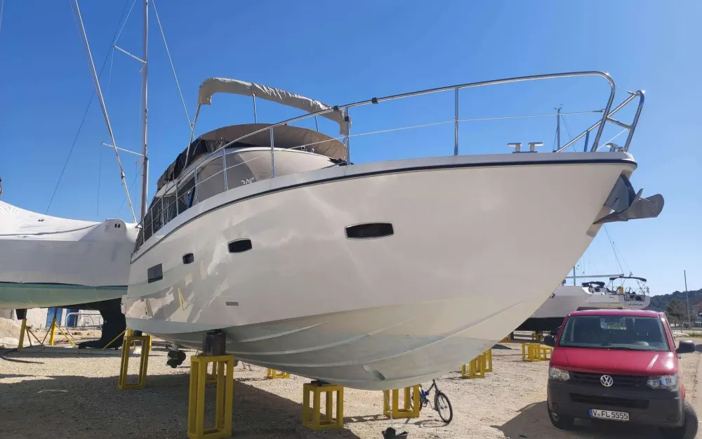 slider 8 Sealine  F 42