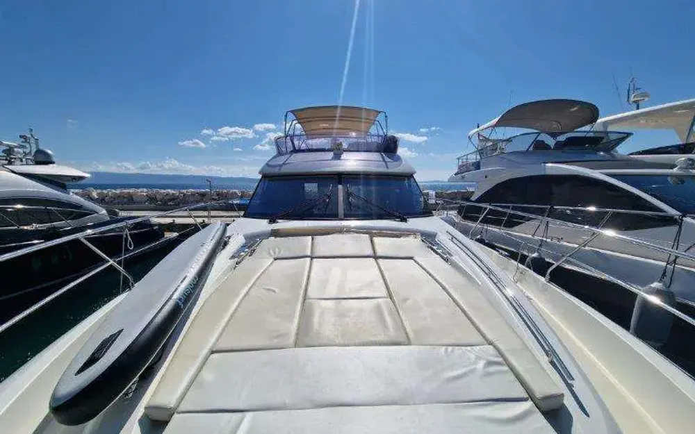 slider 3 Jeanneau Prestige 550 Fly