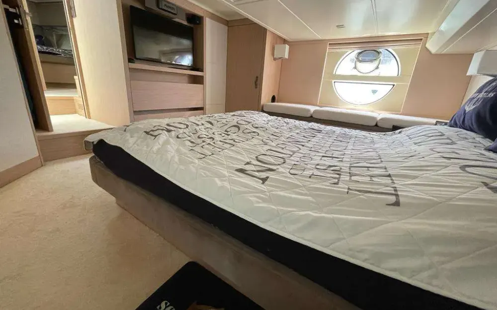 slider 12 Beneteau Monte Carlo 5