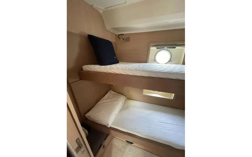 slider 13 Beneteau Monte Carlo 5