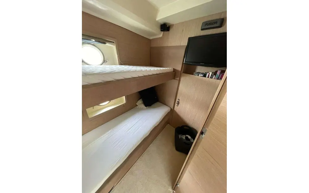 slider 16 Beneteau Monte Carlo 5
