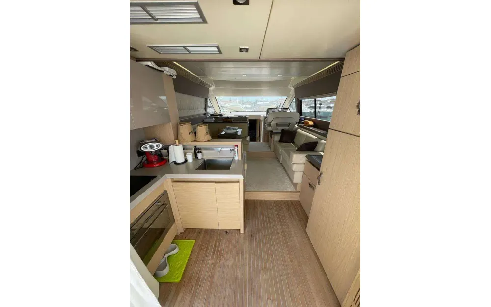 slider 2 Beneteau Monte Carlo 5