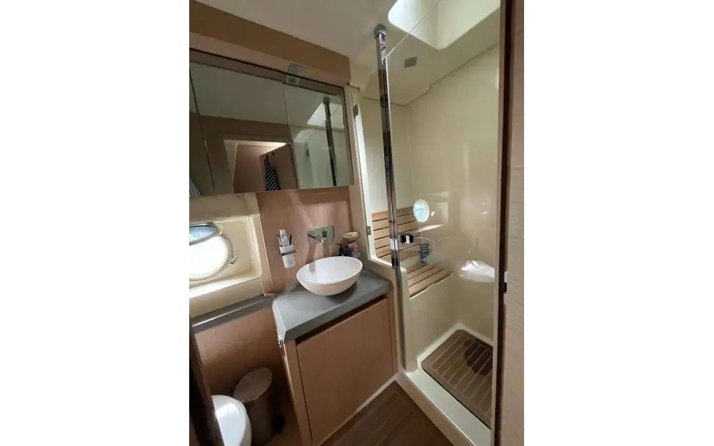 slider 6 Beneteau Monte Carlo 5