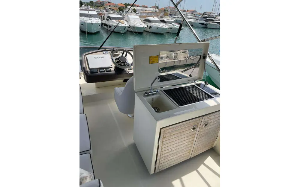 slider 8 Beneteau Monte Carlo 5