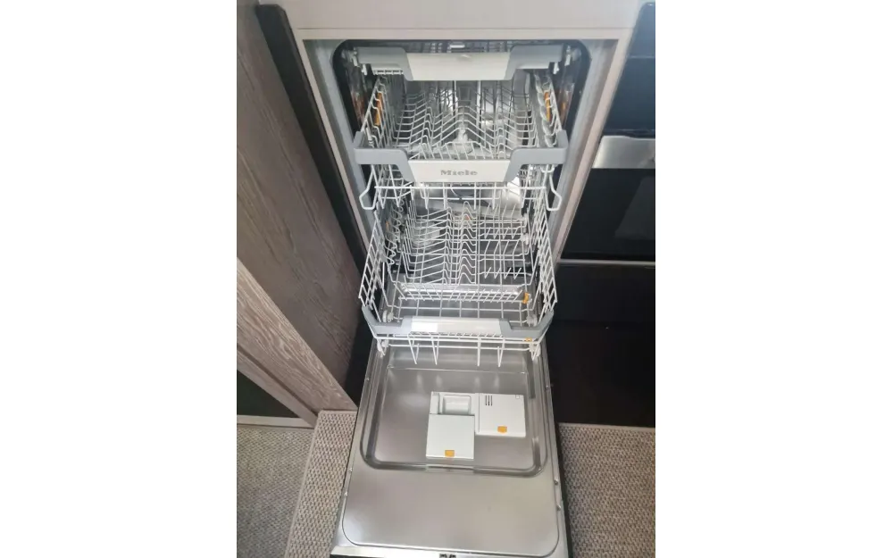 slider 22 Azimut Atlantis 51