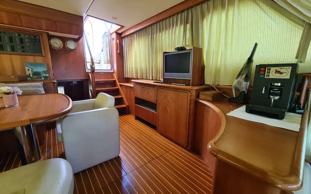 slider 12 Linssen  470 Grand Sturdy