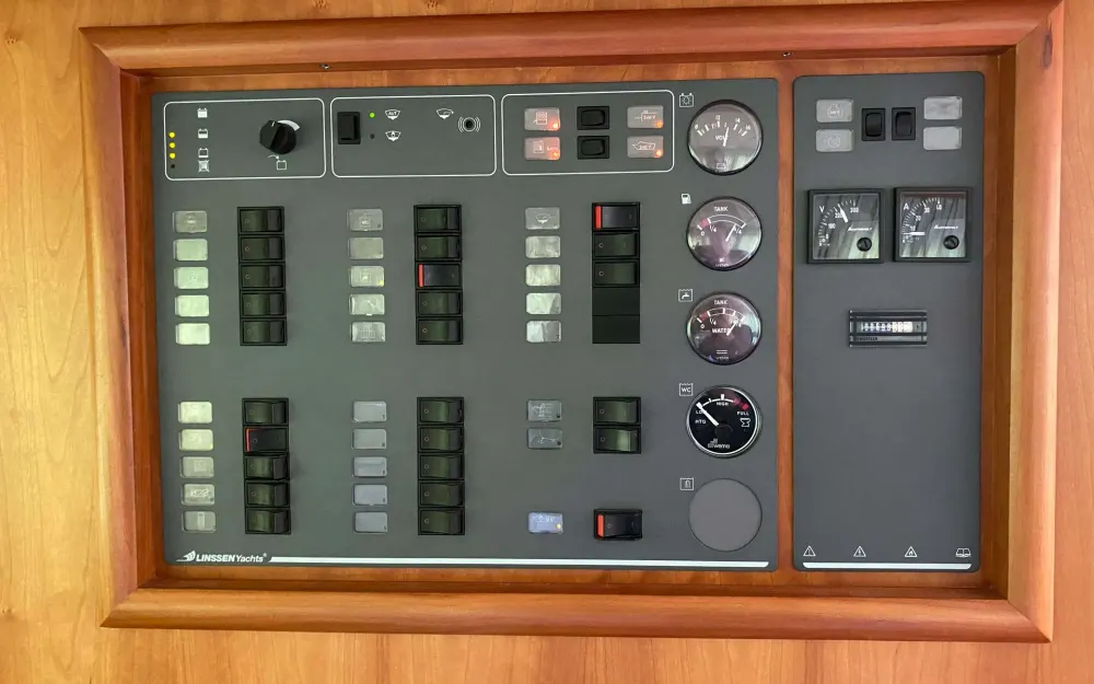 slider 3 Linssen  470 Grand Sturdy