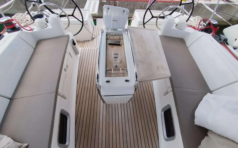 slider 12 Jeanneau Sun Odyssey 439