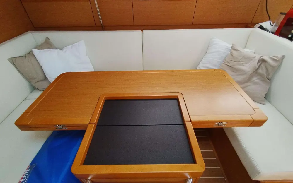 slider 18 Jeanneau Sun Odyssey 439