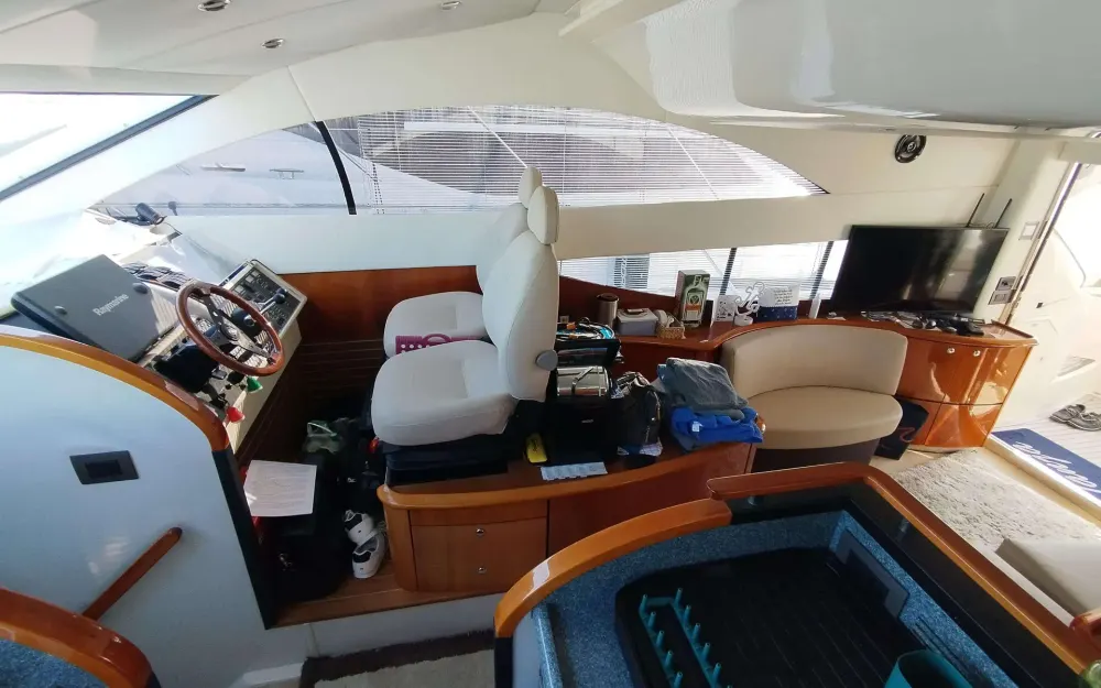 slider 16 Fairline Phantom 50