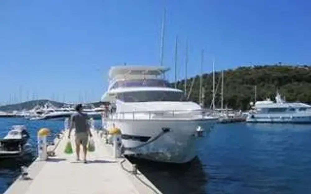 slider 12 Elegance Yachts Elegance 65