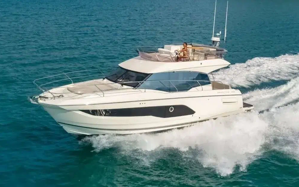 slider 0 Prestige Yachts 420 Fly