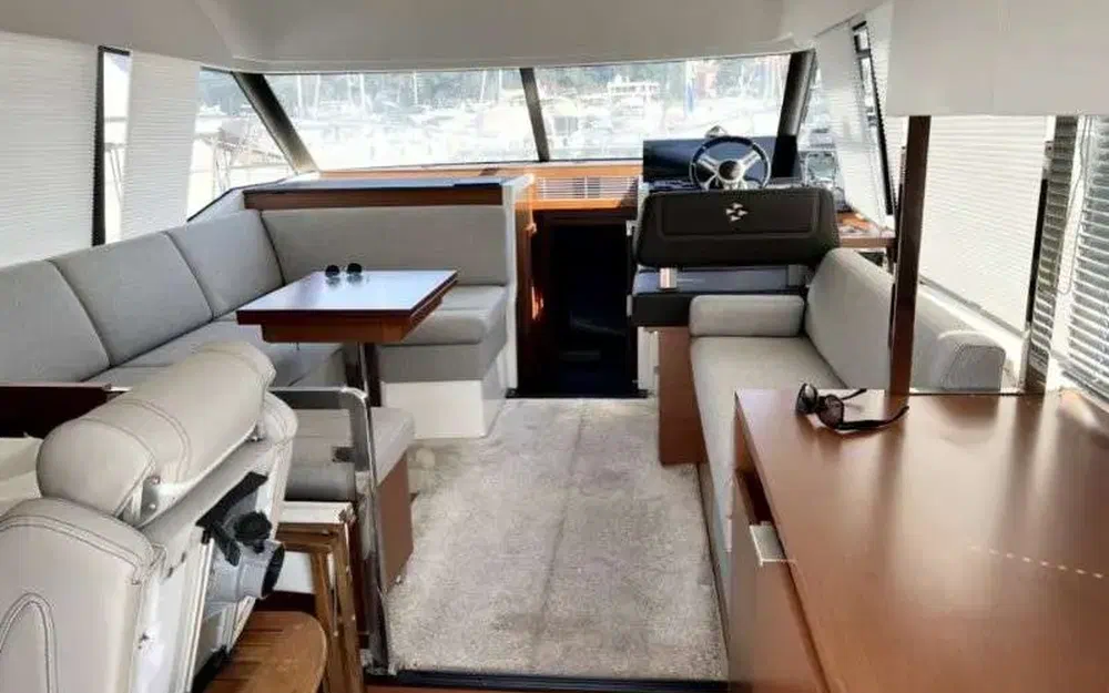 slider 10 Prestige Yachts 420 Fly