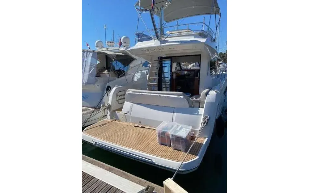 slider 1 Jeanneau Prestige 420 Fly