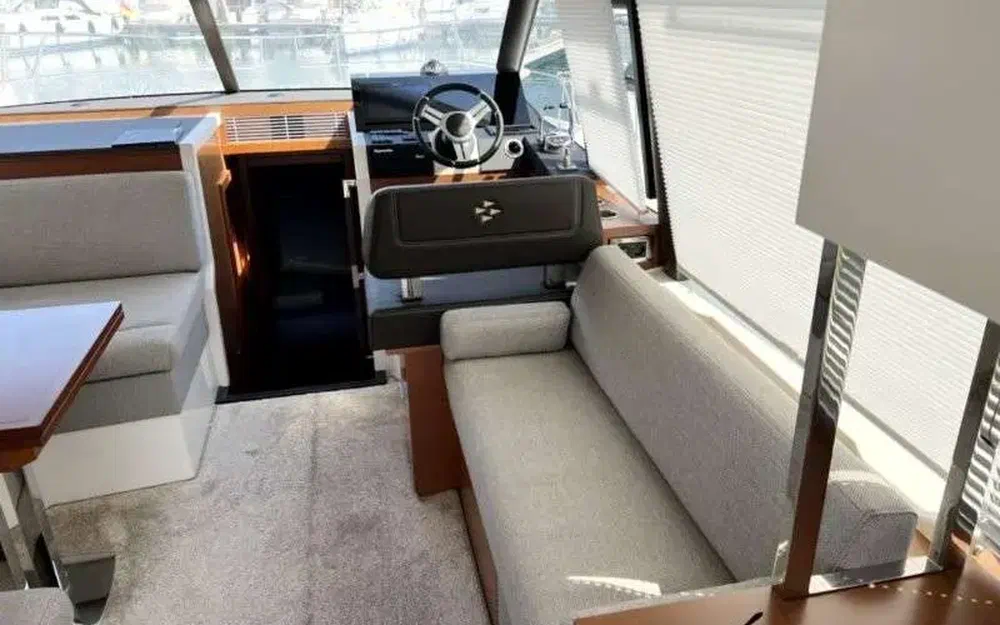 slider 7 Prestige Yachts 420 Fly