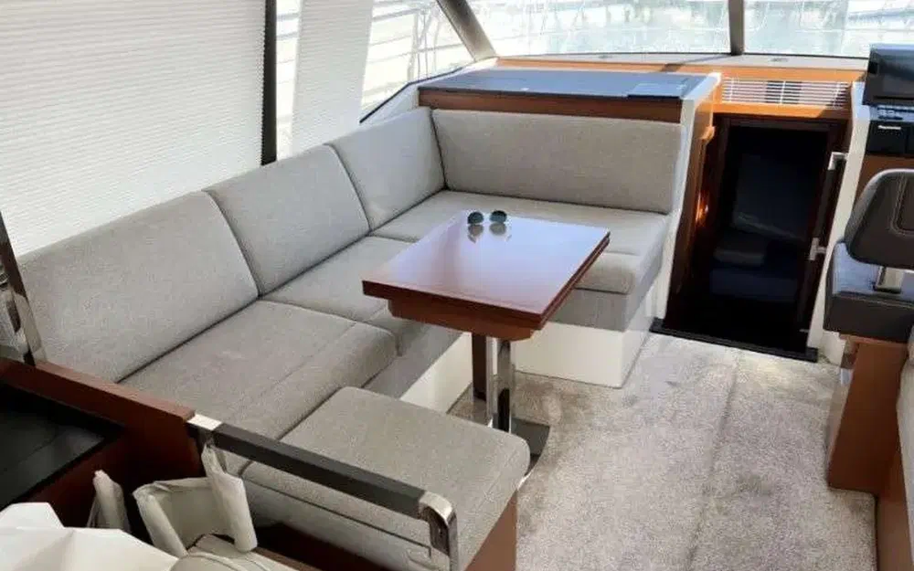 slider 8 Prestige Yachts 420 Fly