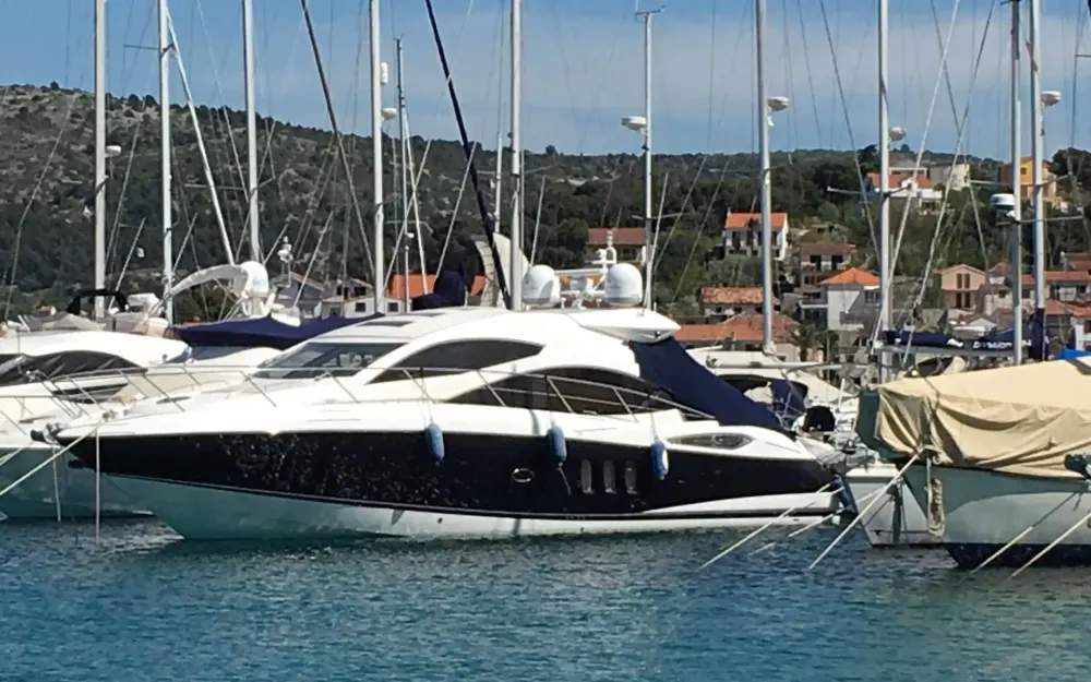 slider 6 Sunseeker Predator 52