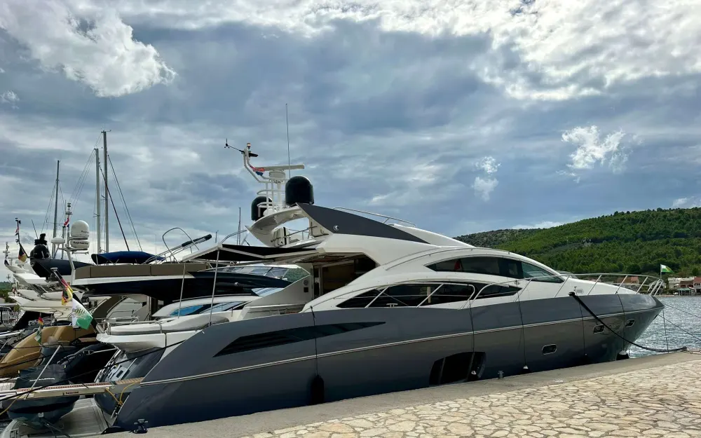 slider 0 Sunseeker Predator 74