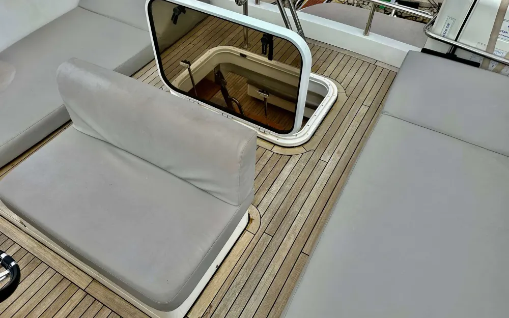 slider 12 Sunseeker Predator 74