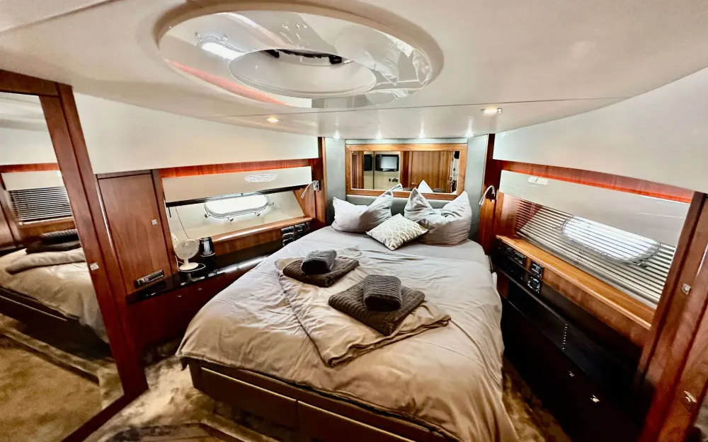 slider 14 Sunseeker Predator 74