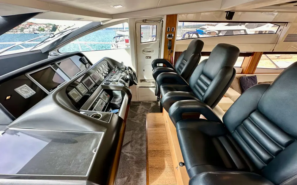 slider 1 Sunseeker Predator 74