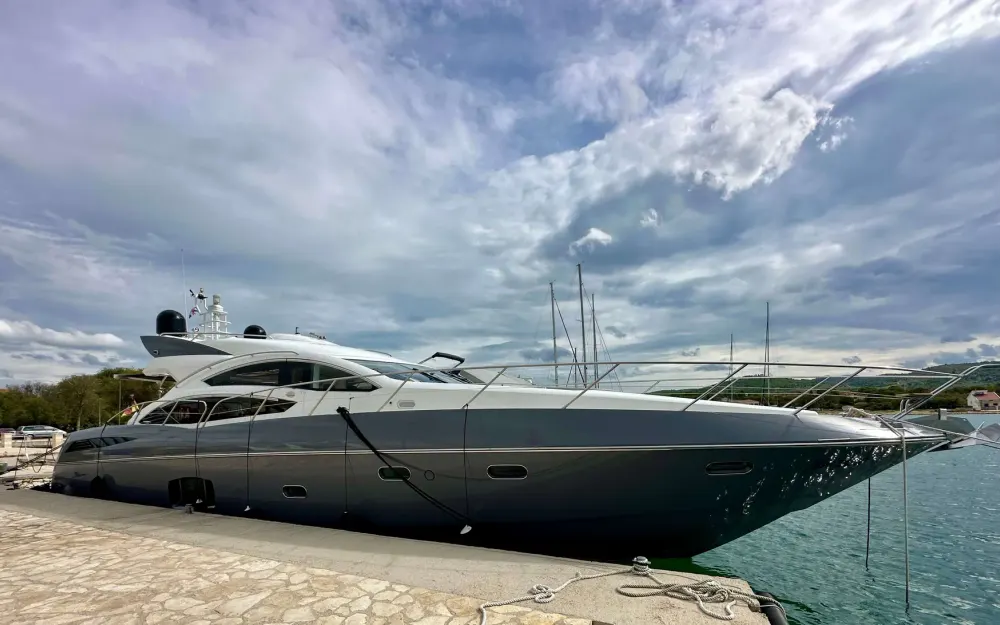 slider 2 Sunseeker Predator 74