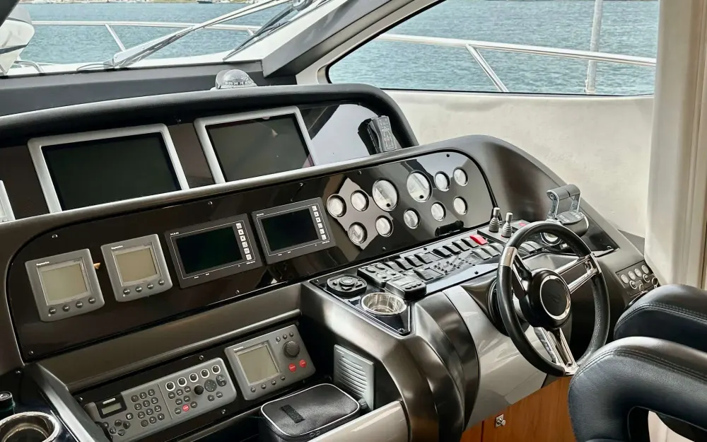 slider 3 Sunseeker Predator 74
