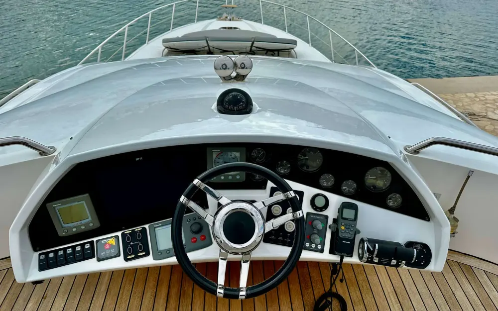 slider 4 Sunseeker Predator 74