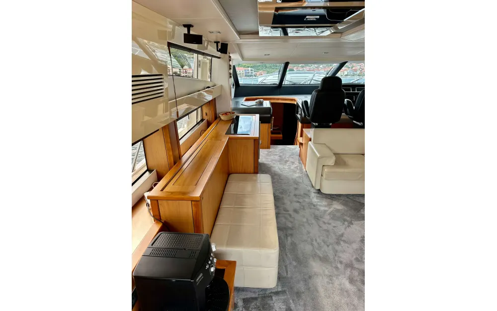 slider 6 Sunseeker Predator 74